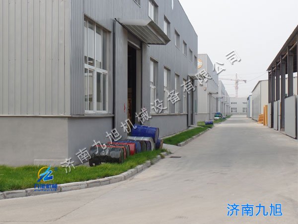 工廠車(chē)間外部(圖1) 濟(jì)南九旭工廠車(chē)間大門(mén)