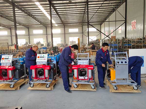 聚氨酯噴涂機H5800(圖4) 濟南九旭聚脲噴涂機產品裝配中心