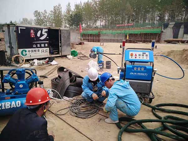 聚脲噴涂機JNJX-H5600(T)(圖1) 聚脲噴涂機JNJX-H5600(T)客戶培訓