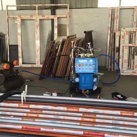 斷橋鋁填充泡沫(圖2) 小型Q2600D型聚氨酯噴涂機斷橋鋁填充泡沫設(shè)備