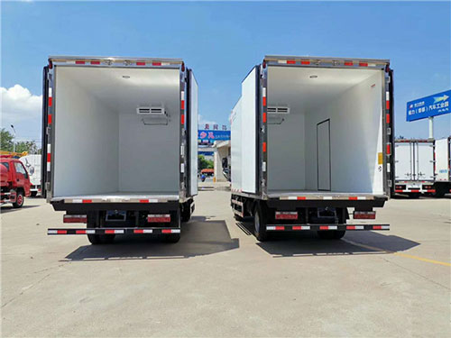 冷藏車(chē)廂板廂體填充聚氨酯噴涂案例