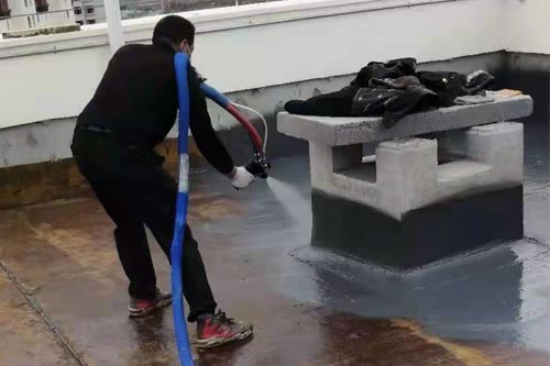 聚脲防水涂料設備 液壓驅動讓動力更加澎湃(圖4) 聚脲防水涂料污水池噴涂案例