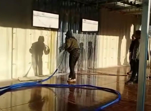 移動(dòng)房屋用保溫噴涂聚氨酯小型噴涂機(jī)(圖3) 移動(dòng)房屋用保溫噴涂聚氨酯案例