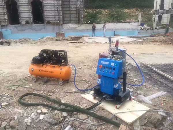 聚氨酯保溫外墻夾縫澆注聚氨酯設(shè)備施工(圖2) Q2600聚氨酯保溫外墻夾縫澆注聚氨酯設(shè)備