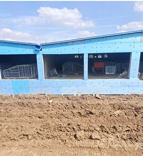 養(yǎng)殖場頂棚聚氨酯發(fā)泡(圖3) 養(yǎng)殖場頂棚聚氨酯發(fā)泡