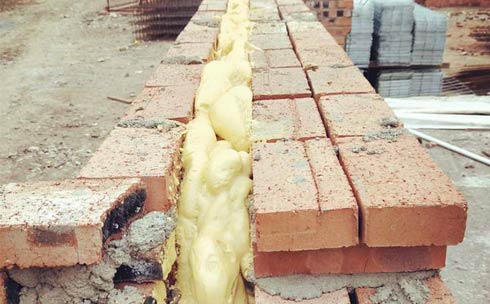 保溫墻體空腔發(fā)泡聚氨酯填充(圖2) 保溫墻體空腔發(fā)泡聚氨酯填充