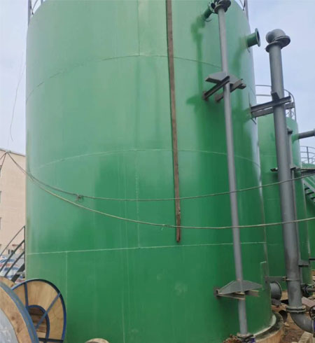 油箱防腐內(nèi)外壁聚脲施工(圖2) 油箱防腐內(nèi)外壁聚脲噴涂